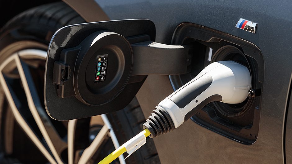 2019 BMW 330e charge port