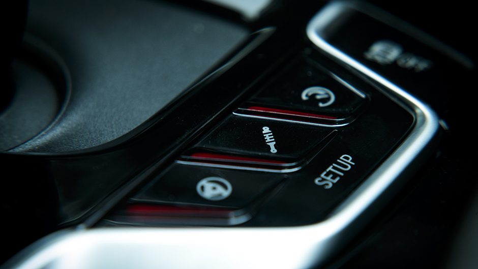 2019 BMW X4 M Competition suspension button