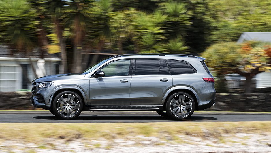 Mercedes-Benz GLS 400d side view driving