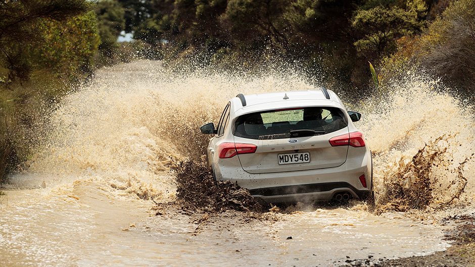 2019 Ford Focus Active splashing through puddle