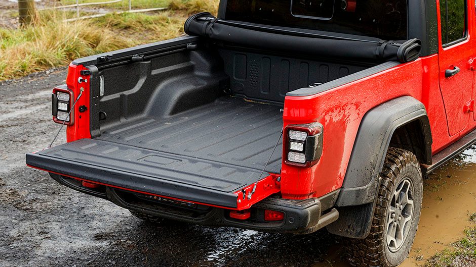 2020 Jeep Gladiator tray