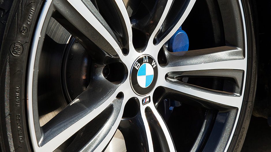 2016 BMW 330e wheel