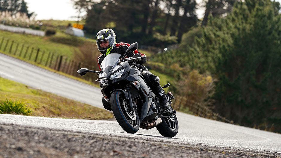Kawasaki Ninja 650L road action