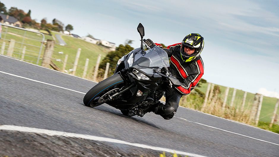 Kawasaki Ninja 650L front action