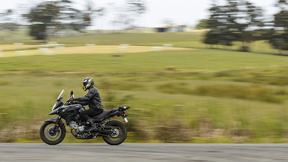 Suzuki V-Strom 650A side action