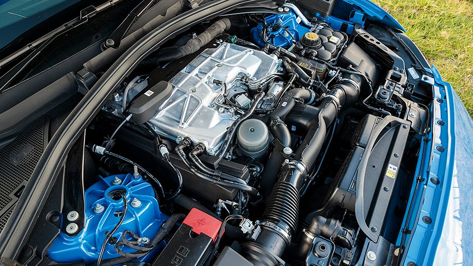 2019 Jaguar F-Pace SVR engine