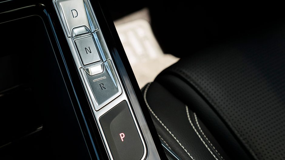 Jaguar I-Pace SE buttons