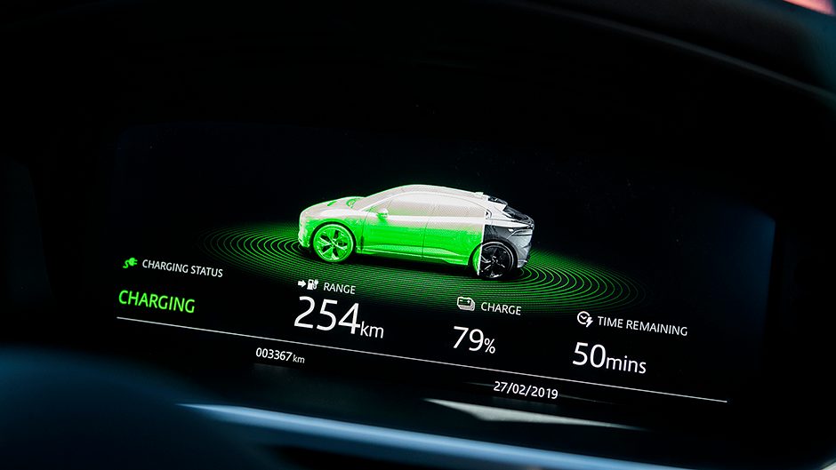 Jaguar I-Pace SE charging screen