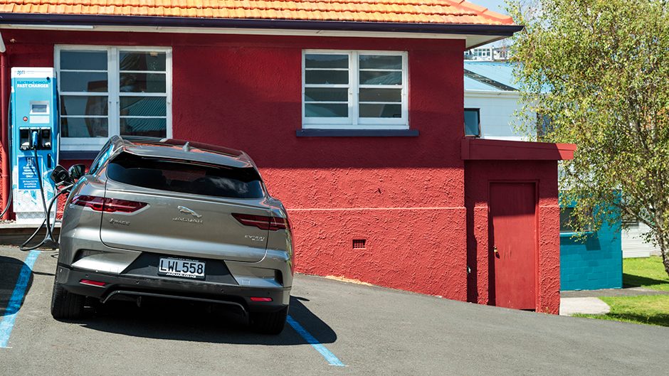 Jaguar I-Pace SE at fast charger