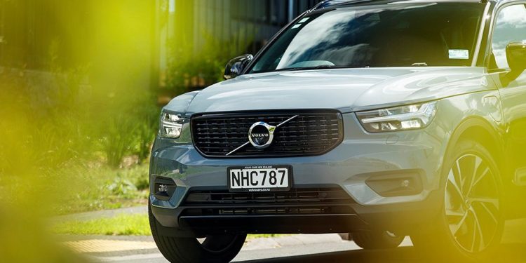 Volvo XC 40 front grille close up view