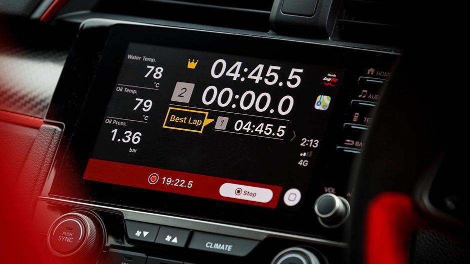 2020 Honda Civic Type R race screen