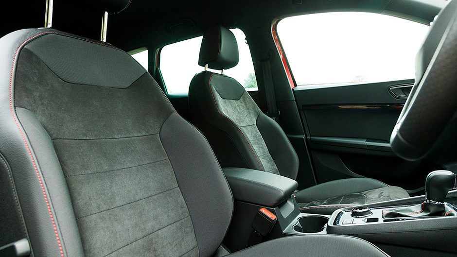 2018 Seat Ateca FR 4Drive seats