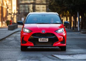 Toyota Yaris Hybrid ZR front