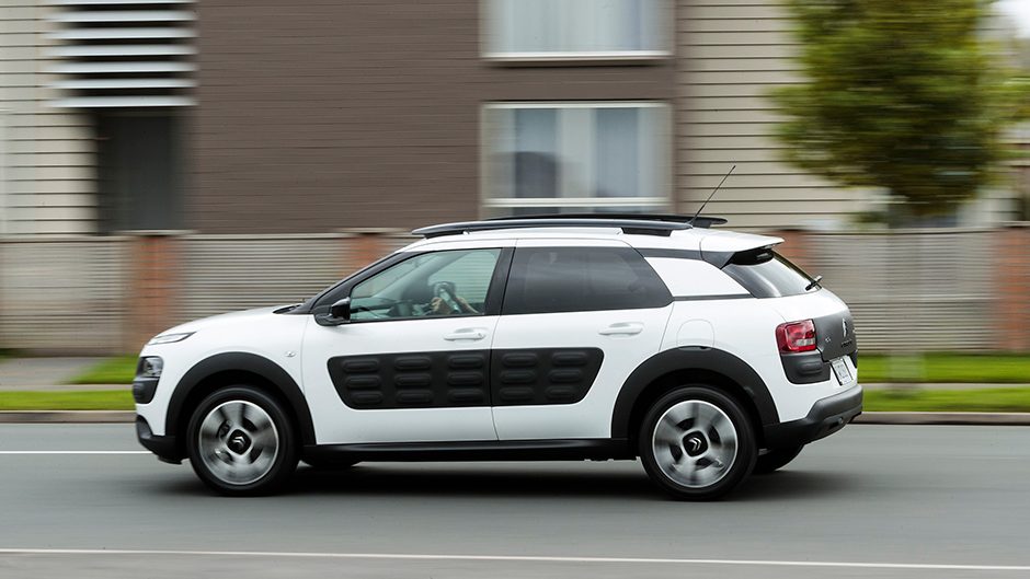 2017 Citroen C4 Cactus driving past houses