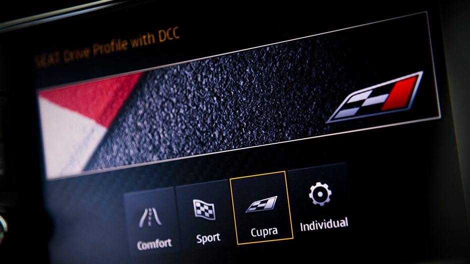 2017 Seat Leon Cupra screen