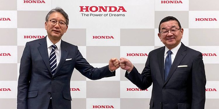 Honda Motor Co. next CEO Toshihiro Mibe poses for a photograph with outgoing CEO Takahiro Hachigo during a news conference in Tokyo, Japan February 19, 2021. REUTERS/Maki Shiraki