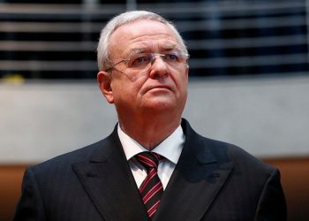 Former Volkswagen chief executive Martin Winterkorn arrives to testify to a German parliamentary committee on the carmaker's emissions scandal in Berlin, Germany, January 19, 2017. REUTERS/Fabrizio Bensch - LR1ED1J0Q0BK9