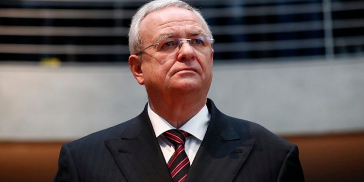 Former Volkswagen chief executive Martin Winterkorn arrives to testify to a German parliamentary committee on the carmaker's emissions scandal in Berlin, Germany, January 19, 2017. REUTERS/Fabrizio Bensch - LR1ED1J0Q0BK9