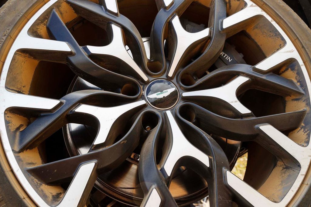 2022 Aston Martin DBX wheel