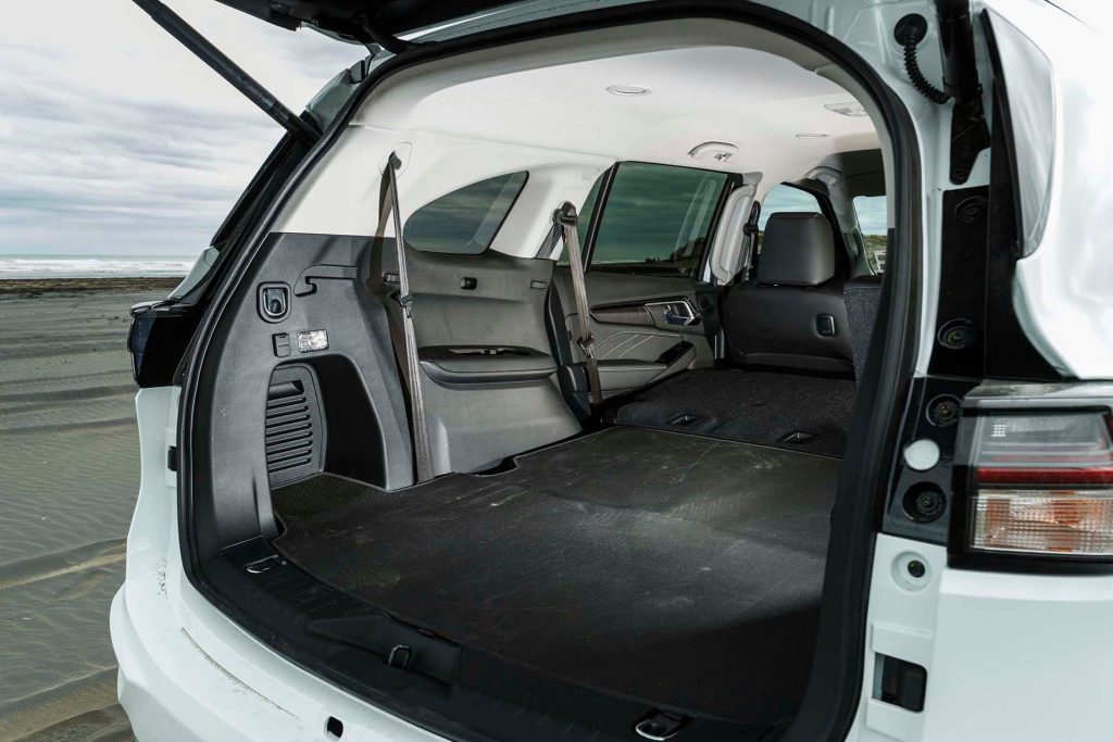 2022 Isuzu MU-X boot