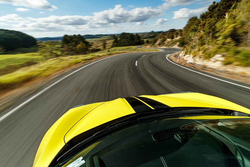 Chevrolet Corvette Stingray 3LT bonnet action