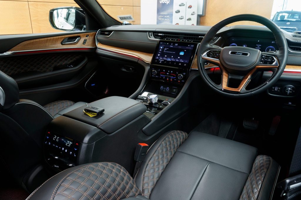 Jeep Grand Cherokee L interior