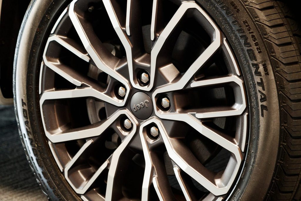 Jeep Grand Cherokee L wheel