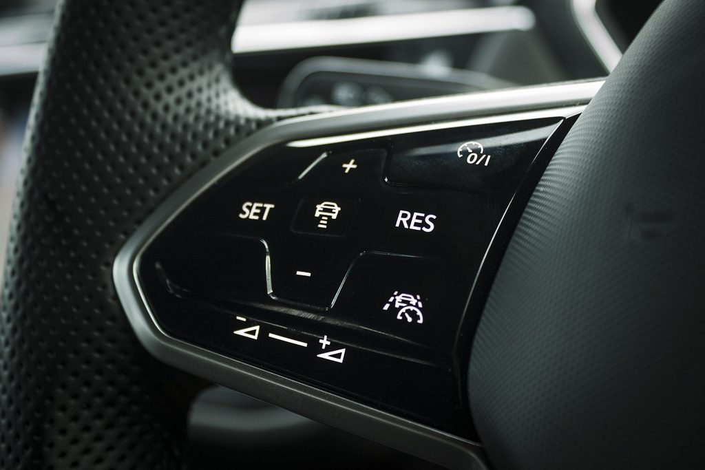 Volkswagen Tiguan Allspace R-Line touch pad