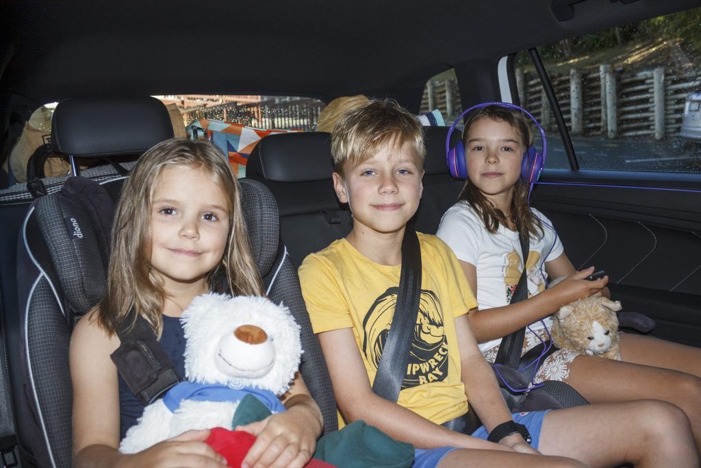 Volkswagen Tiguan Allspace R-Line back seat with kids