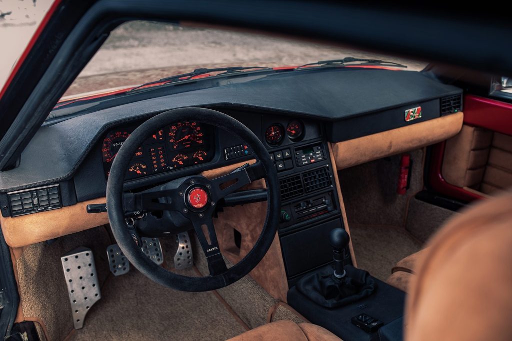 Lancia Delta S4 interior
