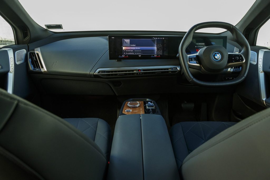 BMW iX xDrive50 interior