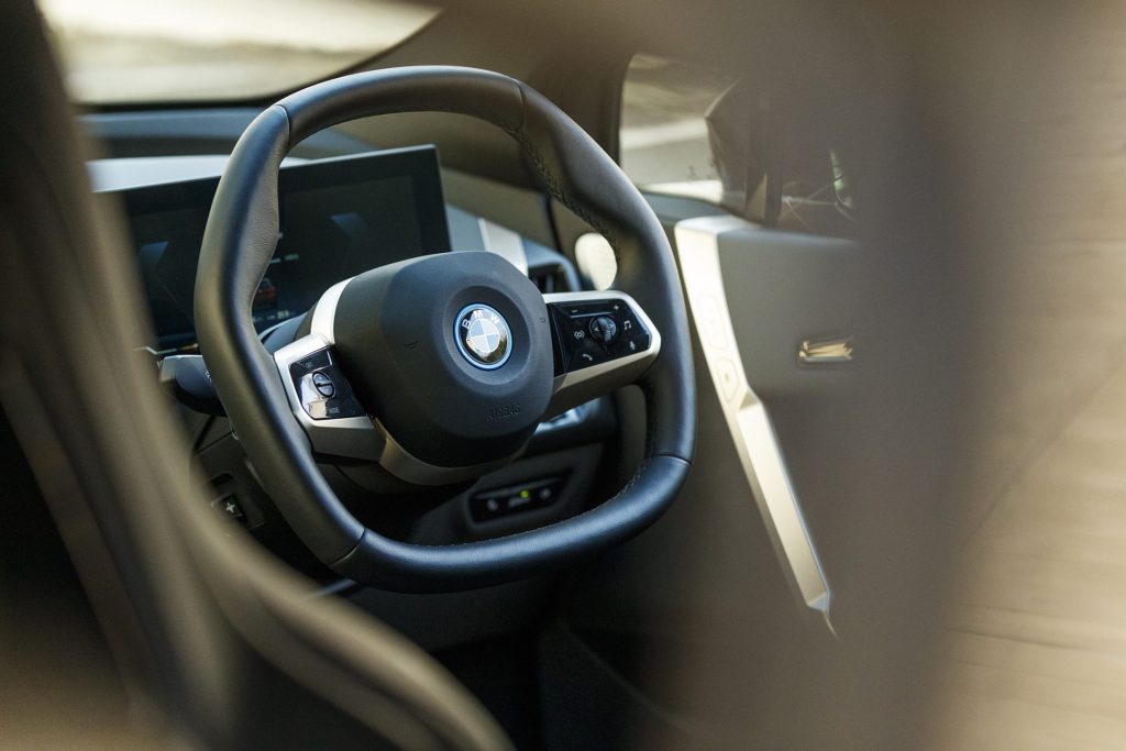 BMW iX xDrive50 steering wheel