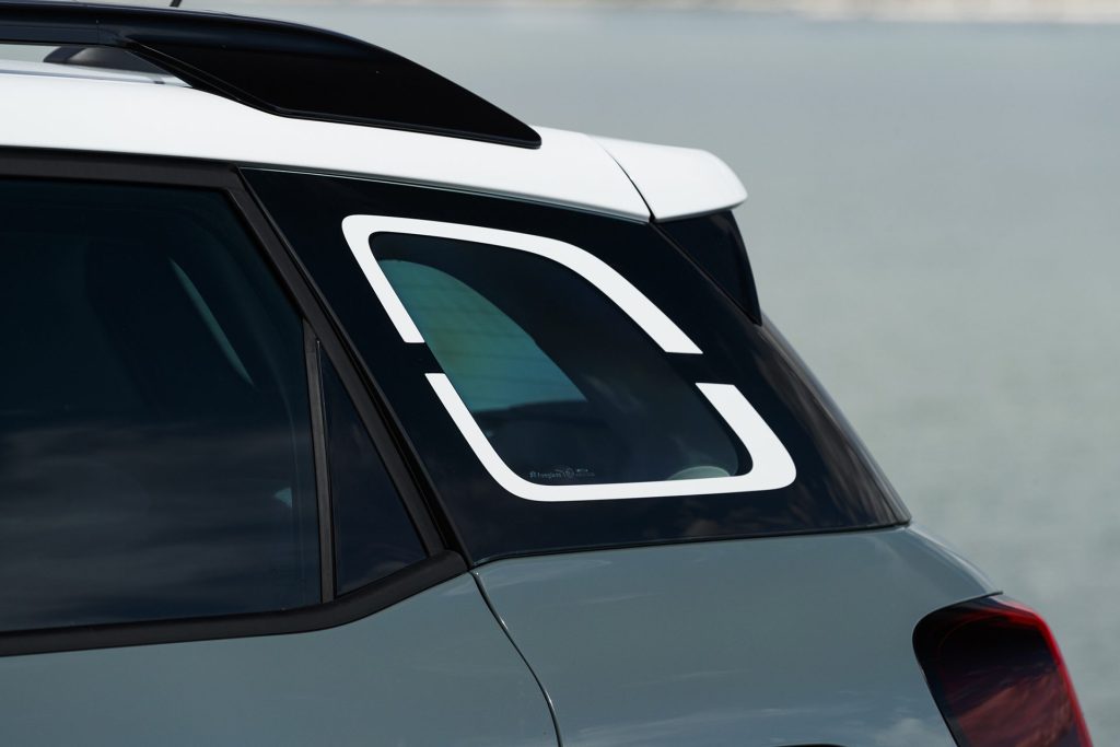 Citroen C3 Aircross window