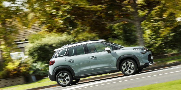 Citroen-C3-Aircross-Shine_side-action