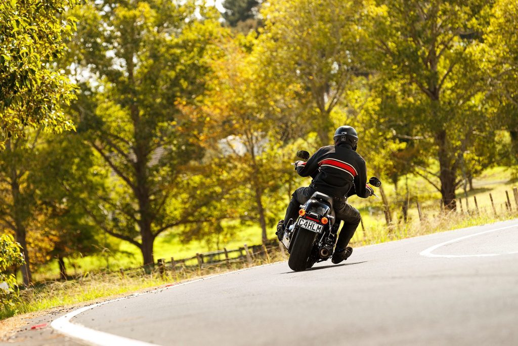 Harley-Davidson Sport Glide rear cornering