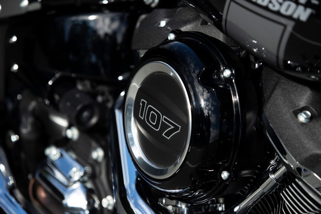 Harley-Davidson Sport Glide rocker cover