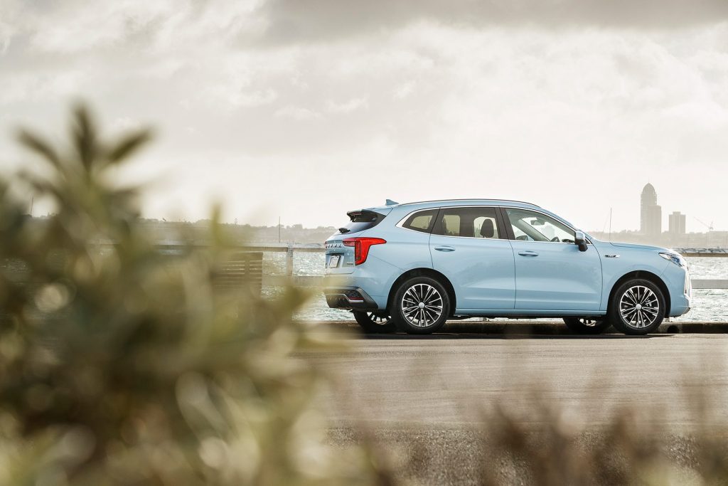 Haval Jolion Ultra 2WD Hybrid in baby blue