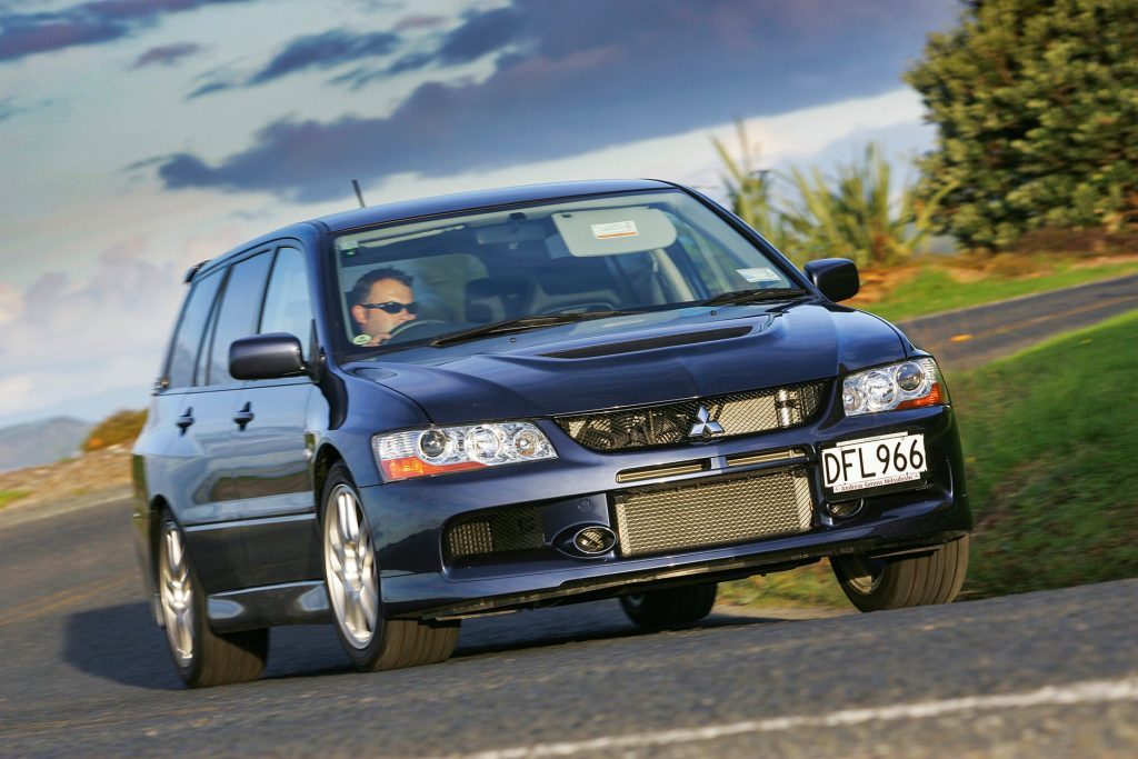 2005 Mitsubishi Lancer Evolution IX Wagon front action