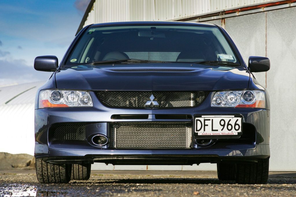 2005 Mitsubishi Lancer Evolution IX Wagon full frontal