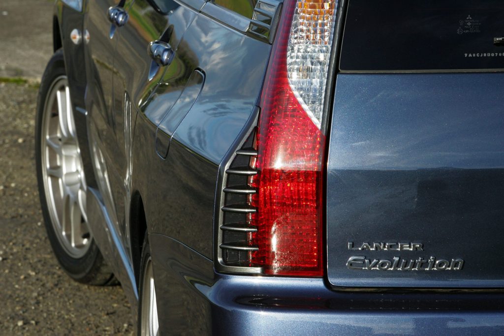 2005 Mitsubishi Lancer Evolution IX Wagon taillight