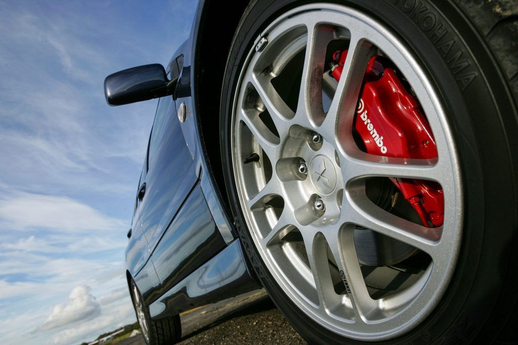 2005 Mitsubishi Lancer Evolution IX Wagon wheel