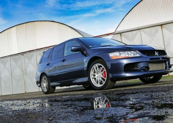 2005 Mitsubishi Lancer Evolution IX Wagon low front static