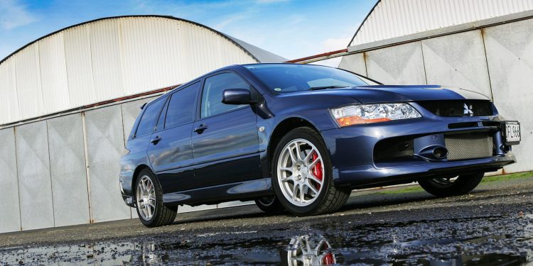 2005 Mitsubishi Lancer Evolution IX Wagon low front static