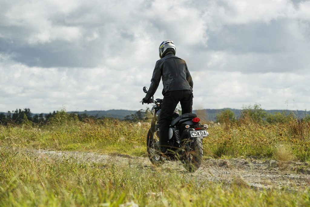 Triumph Street Scrambler 900 rear action