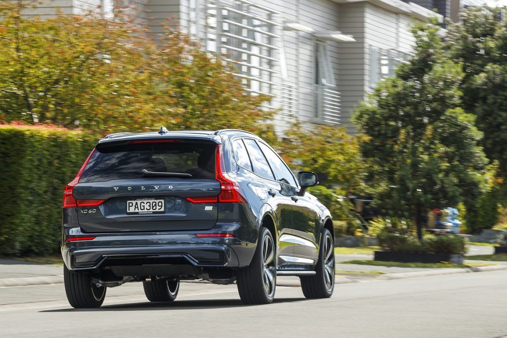 Volvo XC60 T8 Recharge plug-in hybrid rear action