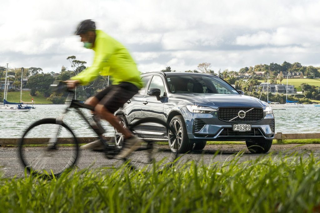 Volvo XC60 T8 Recharge plug-in hybrid front static