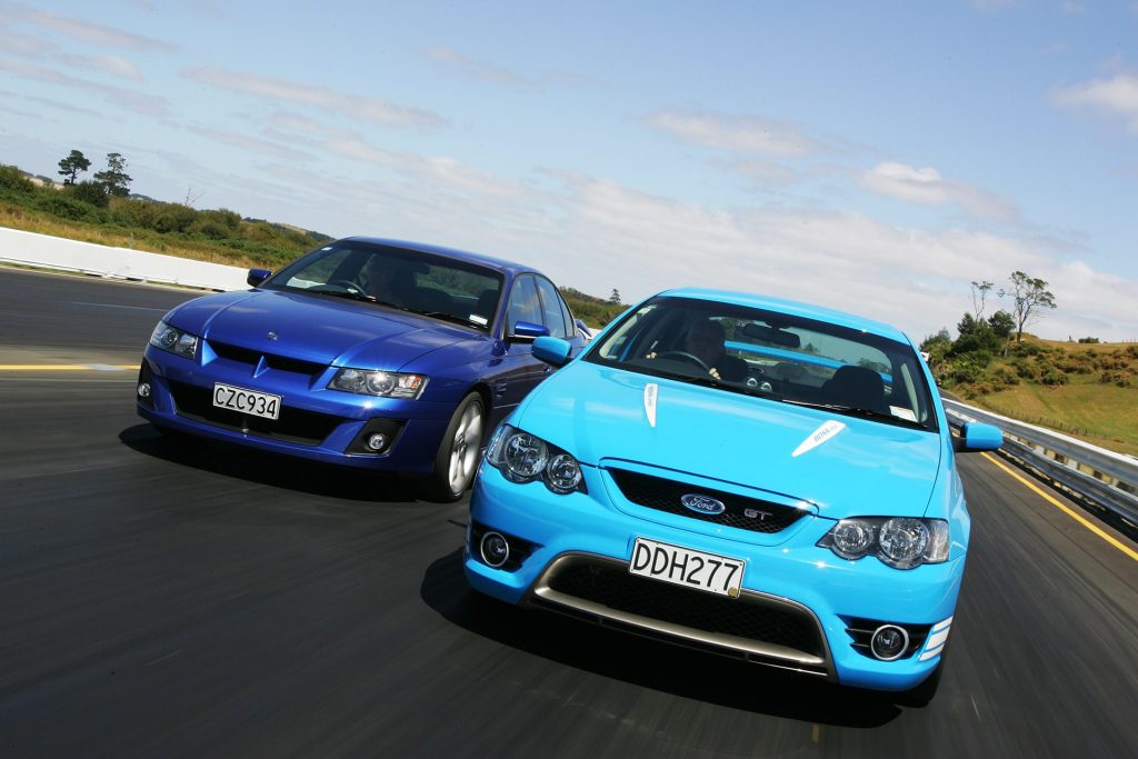 2006 HSV Clubsport vs FPV GT driving side by side