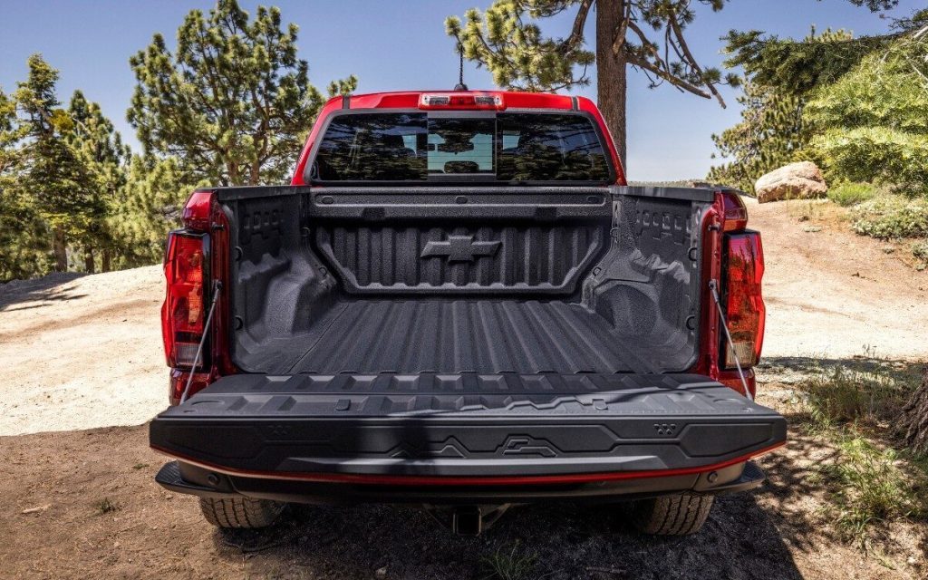 2023 Chevrolet Colorado Trail Boss bed with tail gate open