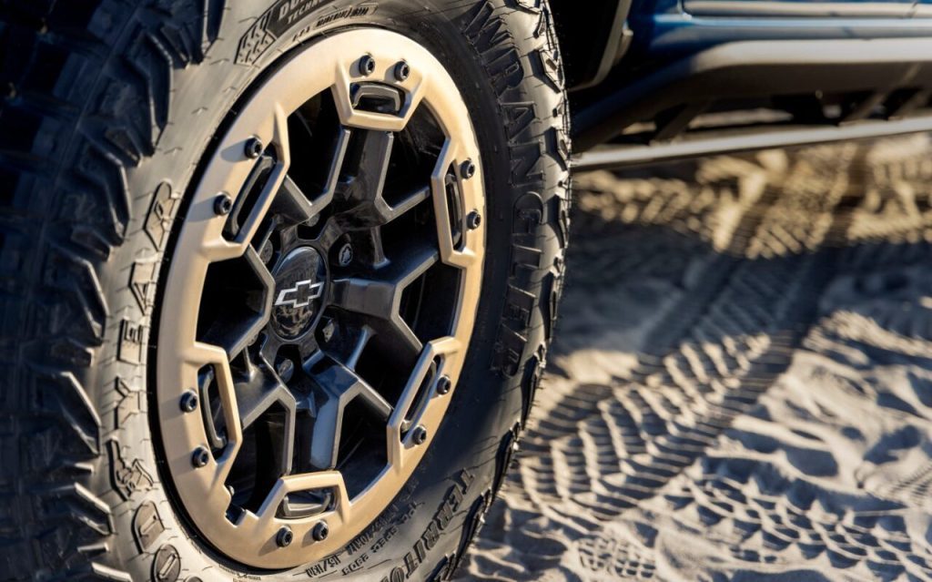 2023 Chevrolet Colorado ZR2 Desert Boss beadlock wheel