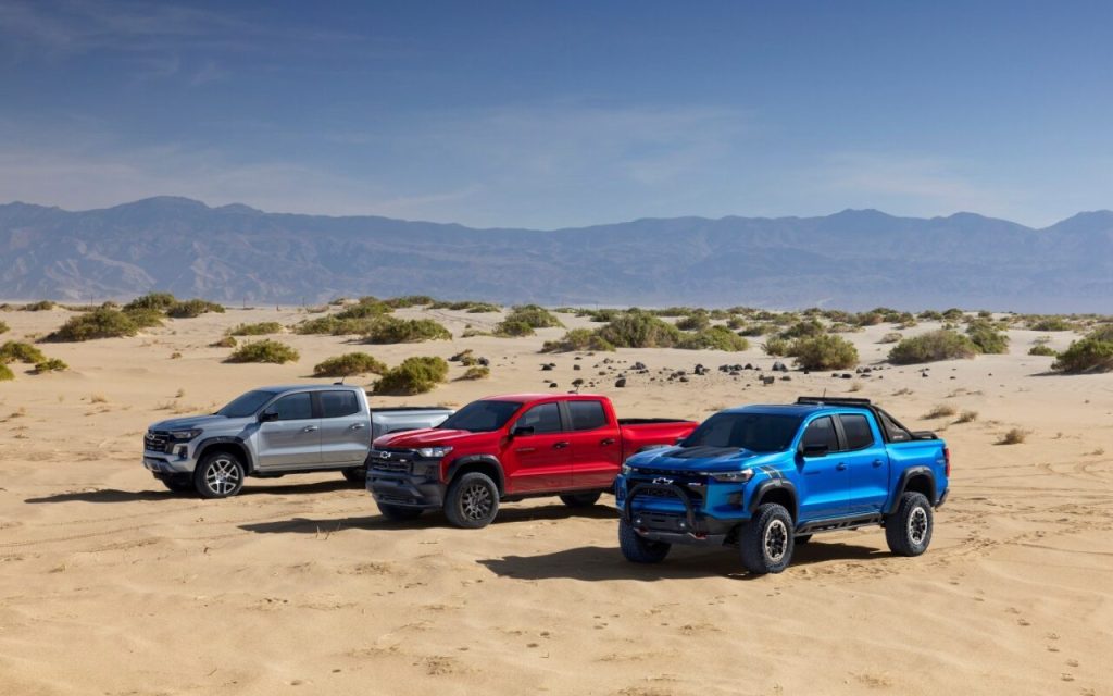 2023 Chevrolet Colorado range side in desert